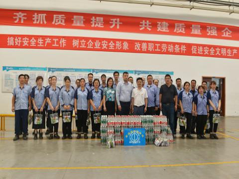 炎炎夏日，市总工会送清凉，丝丝关爱暖人心