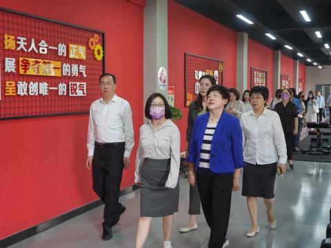 天下总工会女职工部莅临918博天堂电气调研女职工事情